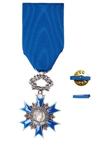 Croix de Chevalier de l’Ordre National du Mérite en bronze argenté. Fixe ruban hommes ou femmes en option.