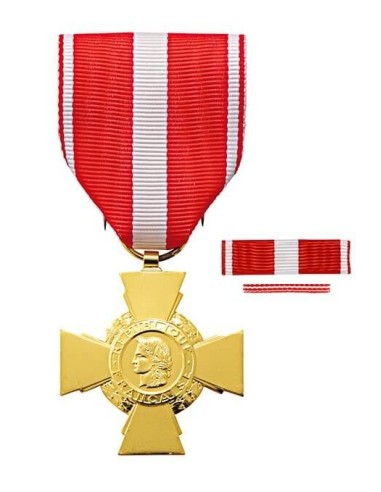 Croix de la Valeur Militaire en bronze doré. Fixe ruban et barrette dixmude en option