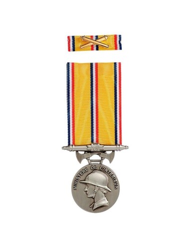Médaille d'ancienneté des Sapeurs Pompiers 20 ans en zamak argenté. Fixe ruban et barrette dixmude en option.