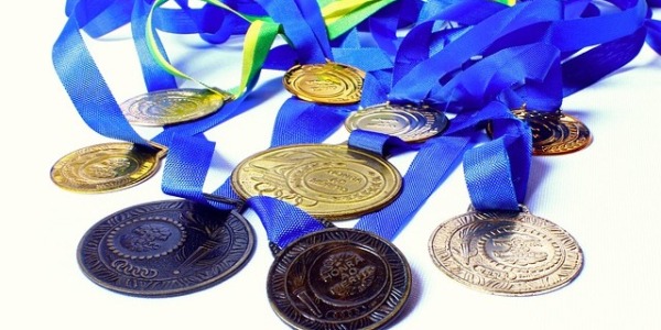 Récompensez les réalisations exceptionnelles de vos athlètes avec des médailles sportives personnalisées
